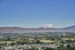 Image of Amazing view! 2 Bedrooms, pool table, BBQ, patio!