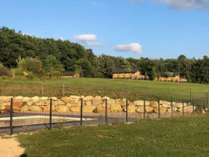 Image of SafariTent Picvert: lodge toile & bois au plus proche de la nature site familial