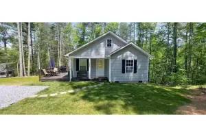 Image of Woodsy cottage next to Lake James
