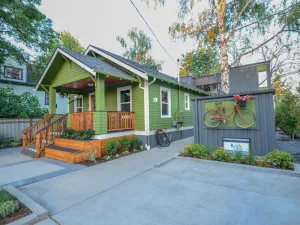 Image of Sleeps 20 people- amazing architecture + location
