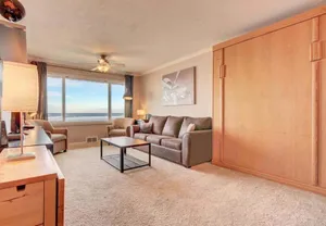 Image of The Beachelor Pad has Beach Views!