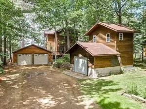 Image of Beautiful Lakefront House With Three Bedrooms,  Two Baths, Pier \/ Hoist