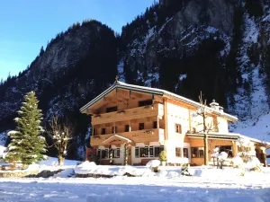 Image of Dreamlike alpine house in Mayrhofen near the lift