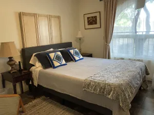 Image of Peaceful, private, retreat- edge of the desert close to everything!