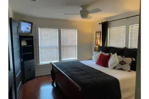Image of Tyler's Texas Rose, a beautiful 2BR\/1BA house with back yard