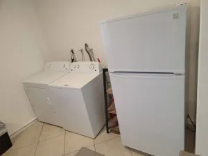 Image of 2 Bdrm inc Full Kitchen\/Bath\/Laundry\/Living Room