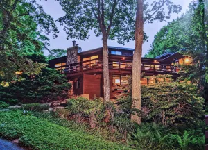 Image of A TREETOPS Retreat! Sleeps 10-12, perfect for large gatherings. Seasonal POOL!