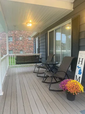 Image of Newly Remodeled, Comfy Home w\/Large Fenced Yard