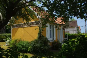Image of Small 1930s house located 300 m from the beach, rated 3 *.