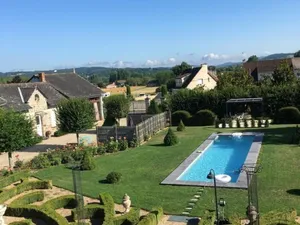 Image of Charming House with Pool, Garden and Modern Amenities, Near Historic Sites