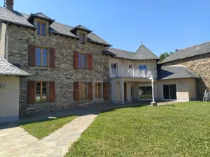Image of House combining old and new in Aveyron