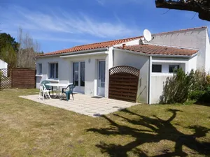 Image of Charming 3-room house with mezzanine, terrace & parking, 5km from beaches - sleeps 6