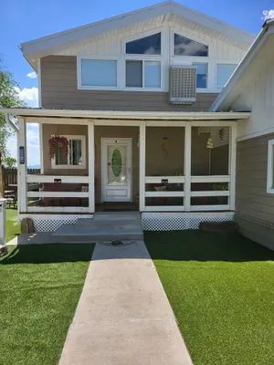 Image of Rocky Mountain Views, sleeps 6, all king beds & 2 living rooms, country setting