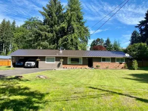 Image of Cozy, 3 bedroom home- ideal for couples or families