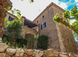 Image of MAS THOMAS: BARJAC, ROCHEGUDE- BETWEEN GORGES DE L'ARDECHE AND UZES