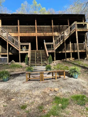 Image of 8 bedroom cabin in the woods! Big enough for the whole family.