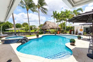 Image of Stunning Lakefront! Pool, Patio 5BR\/5BA, Sleeps 12