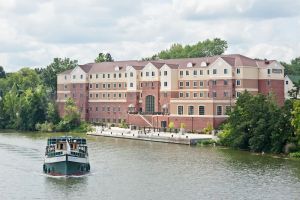 Image of 2 Bedroom | Equipped Suite Near the River