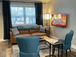 Image of NEW - Mins to Manchester \/Concord - Riverfront - Pet Friendly - Yard Space - Mtn