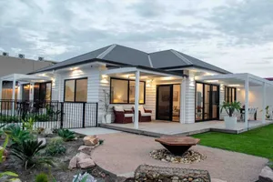 Image of Skipper’s Lakes Entrance *Waterfront*