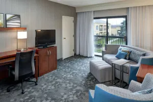 Image of Shopping and Dining in Village of Wauwatosa! Pets Allowed, Swimming Pool!