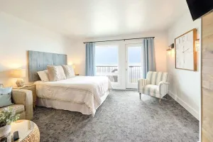 Image of Deluxe suite for 6, King bed and ocean views!