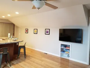 Image of Convenient to the center of town! Beautifully decorated, quiet apartment.