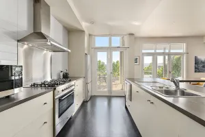 Image of Close to beautiful City Park & a short walk to the CBD