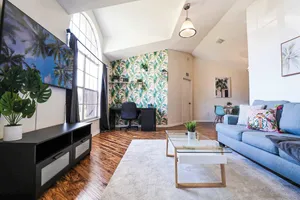 Image of New APT 15Min Drive Disney and Airport - Parks KingBed Pets
