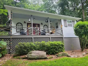 Image of Escape to Relax at Our 2br 2ba Classy Clayton Family Cottage 5min To Downtown