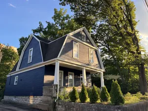 Image of Carillon Cottage - Modern Comfort & Vintage Design