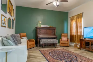 Image of Vintage Cottage!