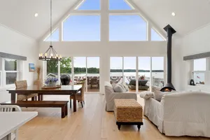 Image of Luxury Lakefront Home