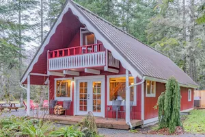 Image of Cabin Vibes & Family Friendly w-Private Hot Tub Steps to Rainier
