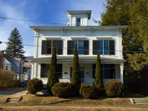 Image of Large duplex near MASSMoCA, MCLA (21)