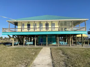 Image of Spectacular Water Front Home, Lighted\/Night Fishing, 500 Lb Ice Machine