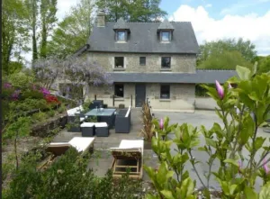 Image of Beautiful House with own Pool & Hot Tub set in Quiet Hamlet next to Private Lake