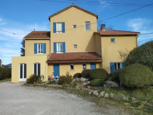 Image of Joli T1 , 36m2, sur Terrain de 1700m2, Proche Commerces et Plages