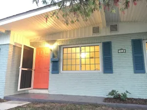 Image of Spacious & Sunny, Beach Cottage - Walk to Beach