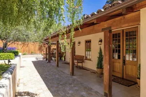 Image of Horizon: Spacious 3 Bedroom 3 Baths with gorgeous outdoor gardens