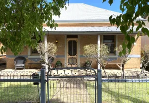 Image of Cute Cottage On Byng - Walk to Town