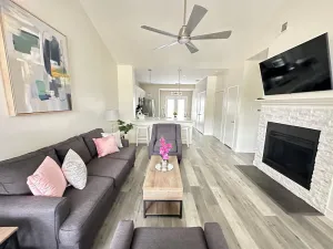 Image of Serenity in Heart of DFW w\/ PRIVATE parking & KING Bed ⭑ Min. from DFW Airport +