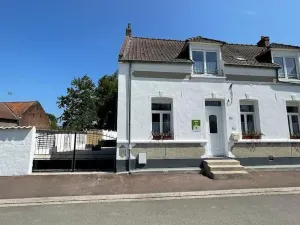 Image of Charming Cottage for 8 with Garden, EV Charger, and Modern Amenities in Scenic Regional Park