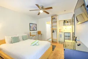 Image of Efficiency 2 on water Las Olas, beach and free kayaks