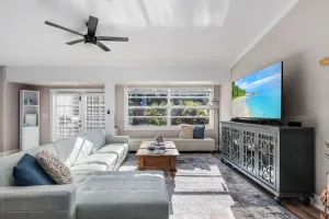 Image of \"Your own private oasis\" 10 minutes by car from the beach.
