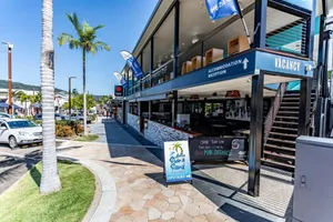 Image of AIRLIE SUN & SAND # 4 WALK EVERYWHERE, FREE WIFI!