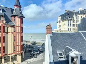 Image of Grand duplex en centre-ville avec vue, à 50m de la plage, ascenseur, et WIFI - FR-1-361-165