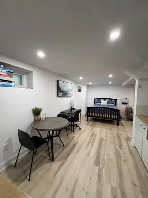 Image of Guest suite near airport with parking