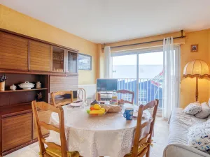 Image of Beautiful apartment for 2 guests with WIFI, TV, pets allowed and parking