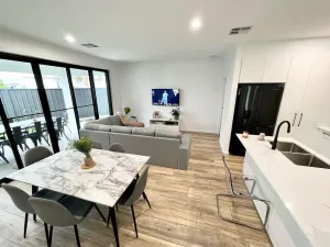 Image of Modern House Easy to Maintain Close to Train Station, Westfield, Cafes and Beach
